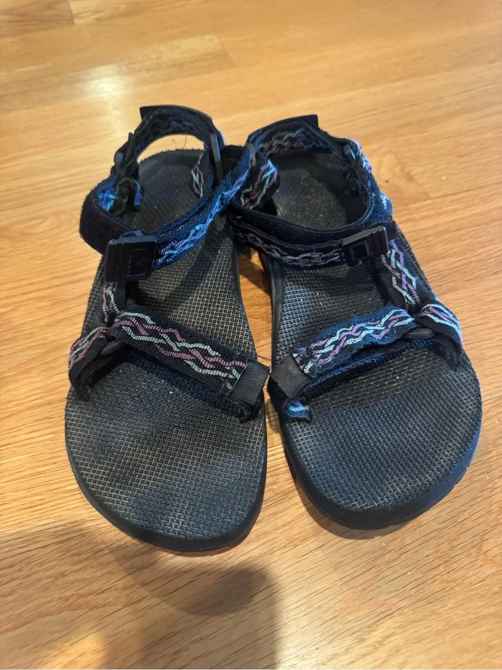 Teva Men’s Black size 10 with Multicolor Straps